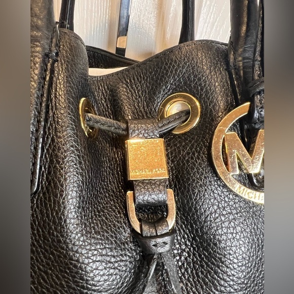 MICHAEL KORS LEATHER CAMDEN DRAWSTRING MEDIUM BLACK HOBO BAG - Picture 15 of 16